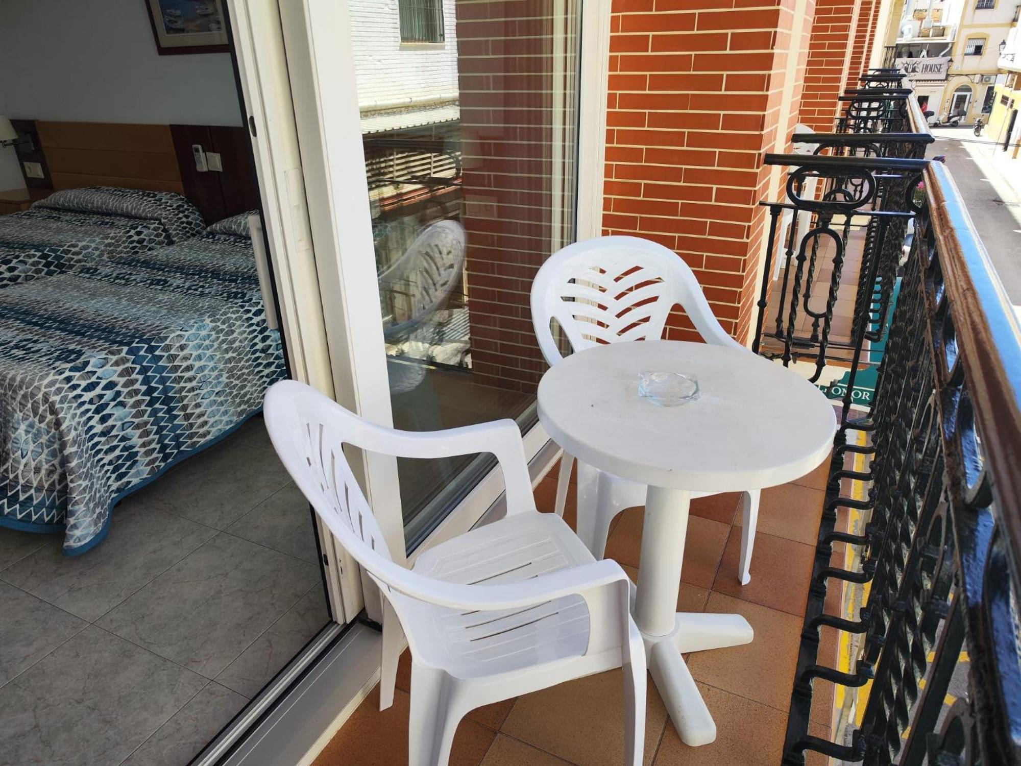 Apartamentos Leonor Carihuela Torremolinos Kültér fotó