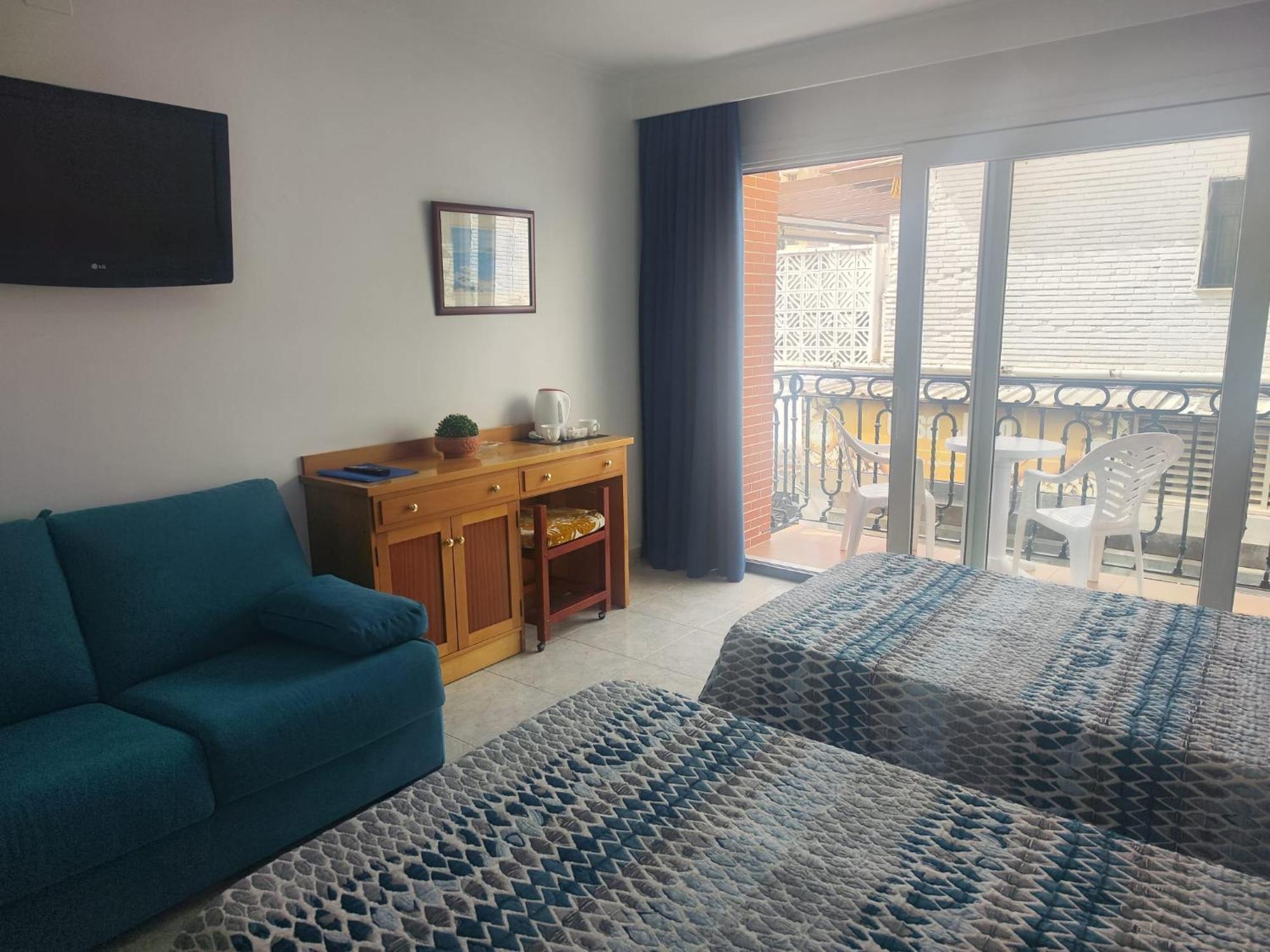 Apartamentos Leonor Carihuela Torremolinos Szoba fotó