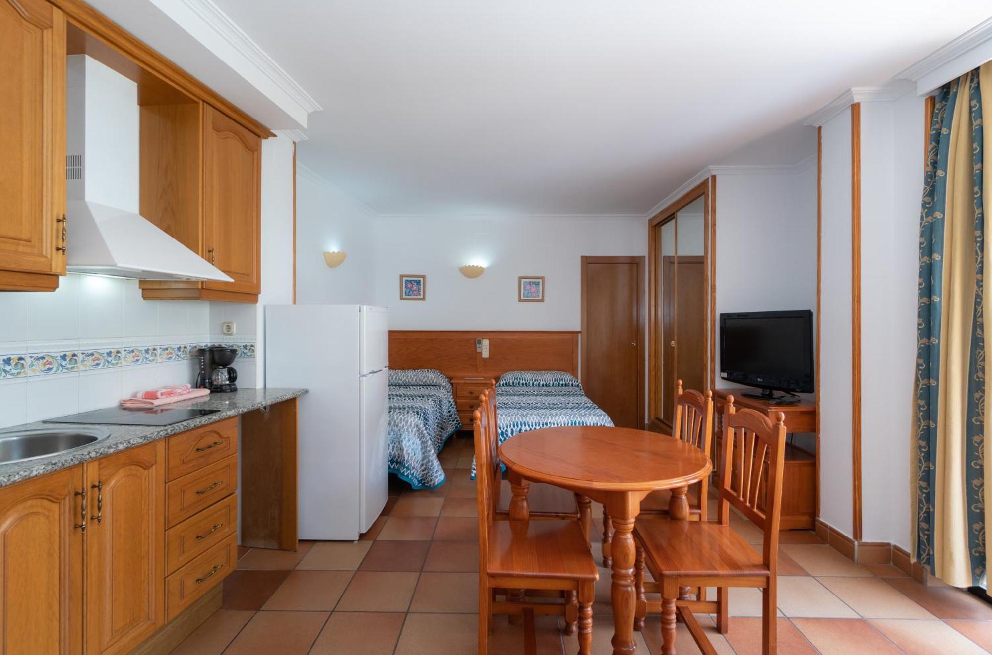 Apartamentos Leonor Carihuela Torremolinos Szoba fotó